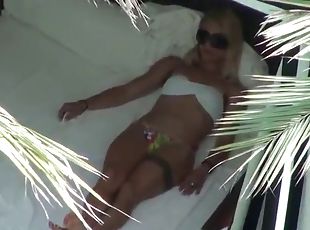 tetas-grandes, cuatro-patas, orgasmo, babes, polla-enorme, hardcore, primera-persona, rubia, bikini, cowgirl