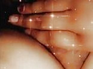 tetas-grandes, masturbación, orgasmo, coño-pussy, amateur, negra-ebony, regordeta, cachonda, a-solas, tatuaje