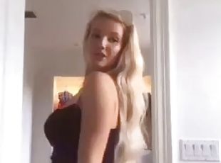 Blonde cam girl