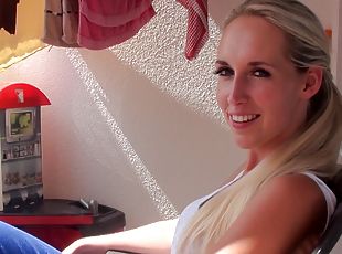 doggy-style, amatör, avsugning, cumshot, hardcore, hemmagjord, par, pov, ung18, blond