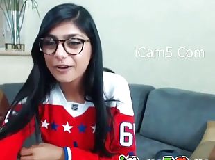 Mia khalifa masturbating