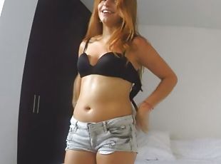 latina, rousse, soutien-gorge