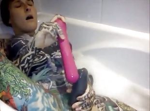 Hermaphrodite Tub Vibrator fun