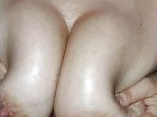 gros-nichons, fête, amateur, énorme-bite, milf, branlette, massage, ejaculation, seins, bite