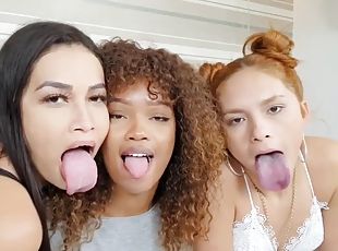 interracial, lesbiana, negra, trío, besando, rubia, lencería, impresionante