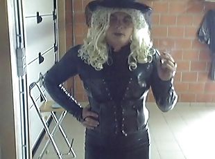 transsexueller, dilettant, ebenholz, schwarz, unterwäsche, kamera, latex, allein, rauchen