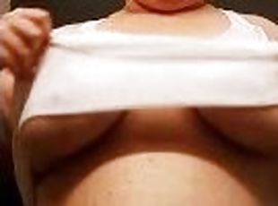 gros-nichons, masturbation, vieux, amateur, ados, jeune-18, plus-agée, seins, fétiche, solo