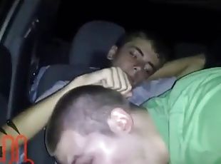 al-aire-libre, público, amateur, mamada, gay, pareja, coche, chupando