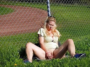 cul, gros-nichons, masturbation, orgasme, en-plein-air, sport, amateur, milf, jouet, blonde