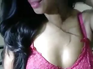 tetas-grandes, amateur, indio, webcam, pechugona, a-solas, morena, sujetador