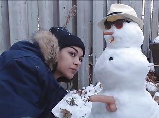 Beautiufl amateur girl gets fucked from behind outdoors by snowman