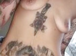 Tattooed milf slut loves pussy play