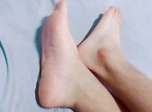 amateur, gay, pieds, fétiche, solo, branlette-avec-les-pieds, minet, réalité