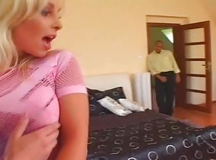 tetas-grandes, cuatro-patas, pantis, babes, mamada, interracial, hardcore, trío, zorra-slut, rubia