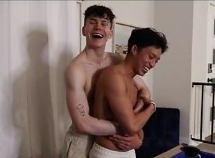 amatør, anal, blowjob, stor-pikk, homofil, muskuløs, twink, tattoo, pikk