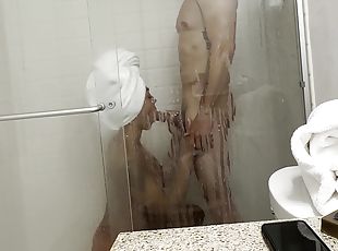 baignade, gros-nichons, orgasme, amateur, énorme-bite, milf, fellation-profonde, douche, tatouage