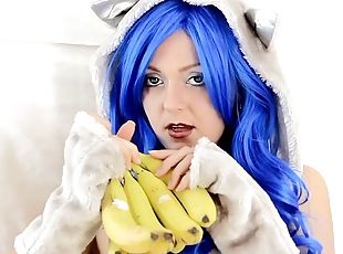 Cosplayer penetrates her hairy pussy with a banana