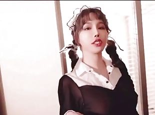 Yui xin as a maid