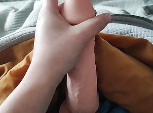 Amateur twink wakes up with an erect cock in the morning