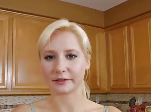 masturbation, casting, cuisine, blonde, solo, petits-seins