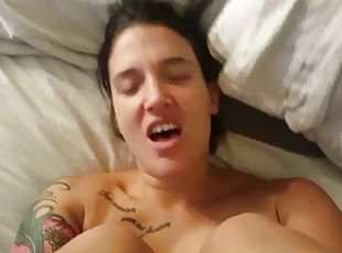 American mommy with a tattoo and big tits sucks and fucks, I meet her for sex. alone