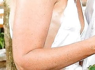 Blondewife Sarah