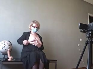 How I record my videos. Anal-vaginal masturbation of a mature teacher during an anatomy lesson. Behind the scenes. Big ass