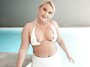 gros-nichons, masturbation, anal, blonde, piscine, seins, bout-a-bout, fétiche, solo, bikini