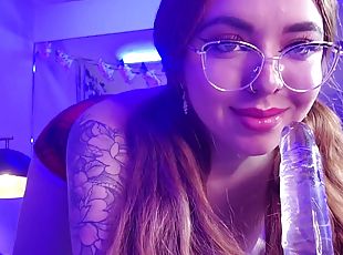 lunettes, masturbation, jouet, joufflue, doigtage, webcam, chatte, solo, tatouage