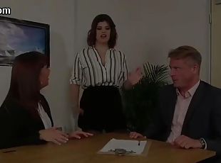 офисный-секс, секс-на-публике, любительское, минет, дрочка-руками, групповуха, одетые-девки-и-голые-парни, европейки, британки, евро