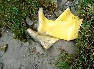 In long Zivalco Rubberboots and barefoot on Street and River