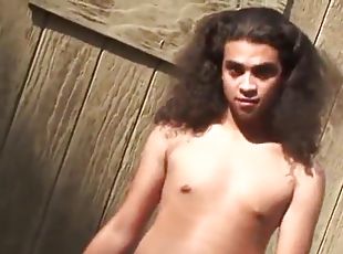 Alt amateur dude with long hair gets hot outdoor handjob