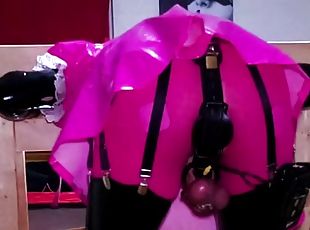 femme-de-ménage, transsexuelle, amateur, anal, bdsm, lingerie, gode, latex, solo, bâillonnement