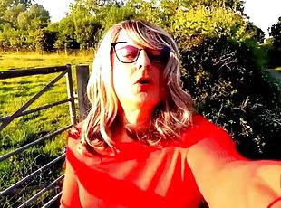 Crossdresser Kellycd masturbating on her car drive out in the countryside