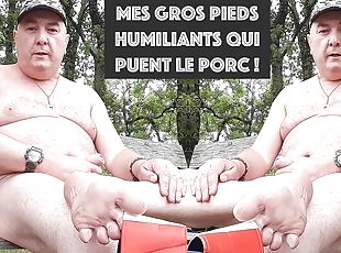 en-plein-air, pisser, public, ejaculation-sur-le-corps, gay, branlette, française, belle-femme-ronde, joufflue, pieds