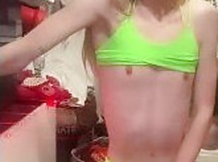 masturbation, amateur, ados, branlette, baby-sitter, collège, horny, blonde, mignonne, petite