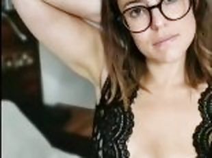 gros-nichons, lunettes, mamelons, amateur, milf, britannique, solo, brunette, ringard, petits-seins