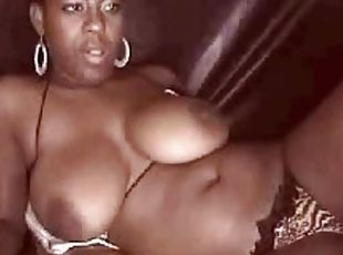 tetas-grandes, masturbación, amateur, negra-ebony, madurita-caliente, webcam, a-solas, bikini