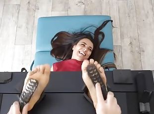 bdsm, pieds, machines, fétiche, bondage, brunette