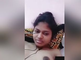 Today Exclusive- Desi Girl Shows Her Boobs