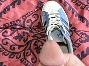 Cumming into my girlfriends shoe