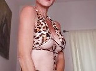 gros-nichons, extrême, poilue, orgasme, chatte-pussy, milf, pieds, jupe-en-l’air, culotte, blonde