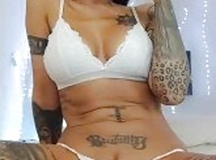 tetas-grandes, amateur, famoso, negra, tetas, fetichista, a-solas, fumando, tatuaje