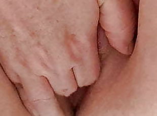 Pissy fingering 