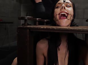 zabawka, casting, bdsm, brunetka