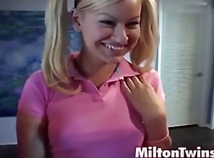 mamelons, chatte-pussy, amateur, lesbienne, ados, petite-amie, drôle, taquinerie, jumeaux