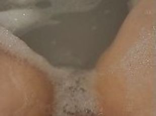 bañando, masturbación, coño-pussy, amateur, madurita-caliente, regordeta, británico, a-solas, húmedo