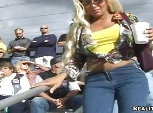 en-plein-air, public, milf, hardcore, blonde, jeans, magnifique, cougar, réalité