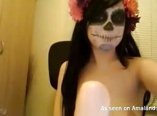 Skull Candy Hottie Shows Her Amazing Body