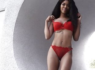 tetas-grandes, babes, mamada, negra-ebony, negra, lencería, cabalgando, culazo, cowgirl, calientapollas